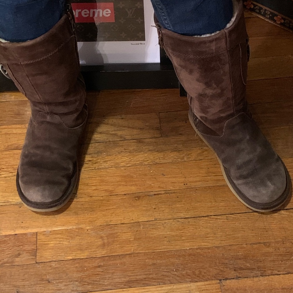 🥾 Brown Suede Ugg boots size 7 with‎ pocket 👢